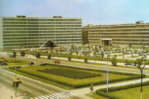 Kielce. Aleja IX Wieków Kielc. Lata 1978-1979. Urząd wojewódzki / źródło: fotopolska.eu