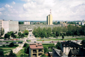 Kielce. Aleja IX Wieków Kielc. 1997 rok. Widok w kierunku północnym / źródło: fotopolska.eu