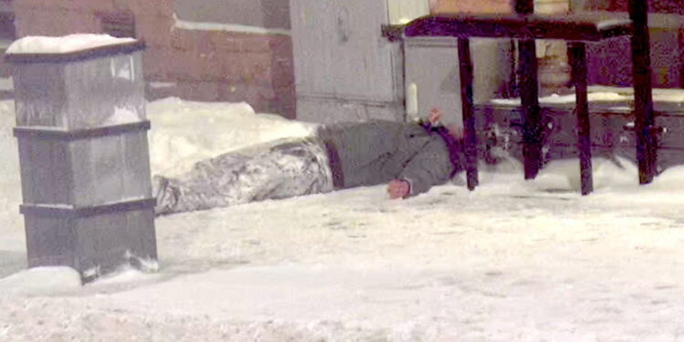 Patrolują miejsca, w których mogą przebywać bezdomni