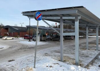 Farma fotowoltaiczna przy Krytej Pływalni w Starachowicach / Fot. Marek Materek - Facebook