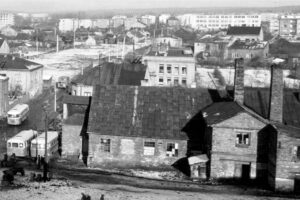 Kielce. Aleja IX Wieków Kielc. 1960 rok. Łaźnia żydowska (mykwa) przy ul. Starowarszawskie przedmieście. Obecnie w tym miejscu znajduje się północne pasmo Alei IX Wieków Kielc / źródło: Wojewódzki Urząd Ochrony Zabytków w Kielcach