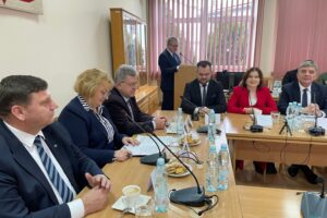 29.01.2026. Staszów. Starostwo Powiatowe w Staszowie. Spotkanie przedstawicieli PKP S.A i PKP PLK z samorządowcami, władzami województwa i przedstawicielami rządu / Fot. Grażyna Szlęzak-Wójcik – Radio Kielce