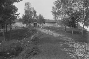 Kielce. Ulica Karczówkowska. 1914 rok. Wzgórze Karczówka, kościół pw. św. Karola Boromeusza / źródło: fotopolska.eu