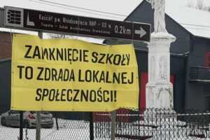 14.01.2026. Topola. Banery protestacyjne / Fot. Monika Pawlik