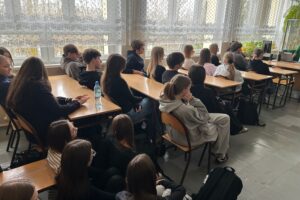 16.01.2026. Kielce. IV Liceum Ogólnokształcące. Warsztaty pn. „Jak nie dać się fake newsom?”, których organizatorem było Centrum Edukacji Medialnej działające przy Radiu Kielce / Fot. Aleksandra Słowak - Radio Kielce