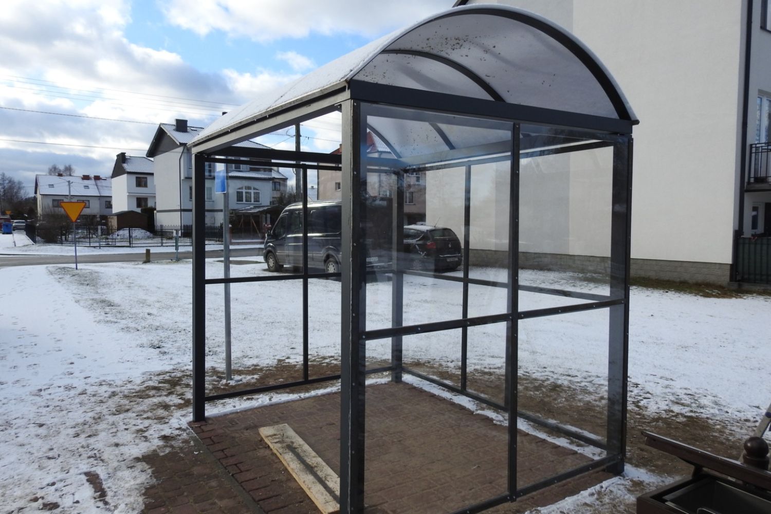 Wiaty przystankowe mają ochronić pasażerów