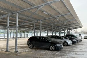 Farma fotowoltaiczna przy Krytej Pływalni w Starachowicach / Fot. Marek Materek - Facebook