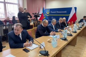 29.01.2026. Staszów. Starostwo Powiatowe w Staszowie. Spotkanie przedstawicieli PKP S.A i PKP PLK z samorządowcami, władzami województwa i przedstawicielami rządu / Fot. Grażyna Szlęzak-Wójcik – Radio Kielce