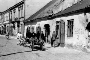Kielce. Ulica Bodzentyńska. Lata 1946-1949. Widok w kierunku Rynku / źródło: fotopolska.eu