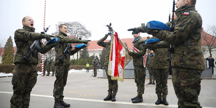 Uroczyście przysięgali służbę ojczyźnie
