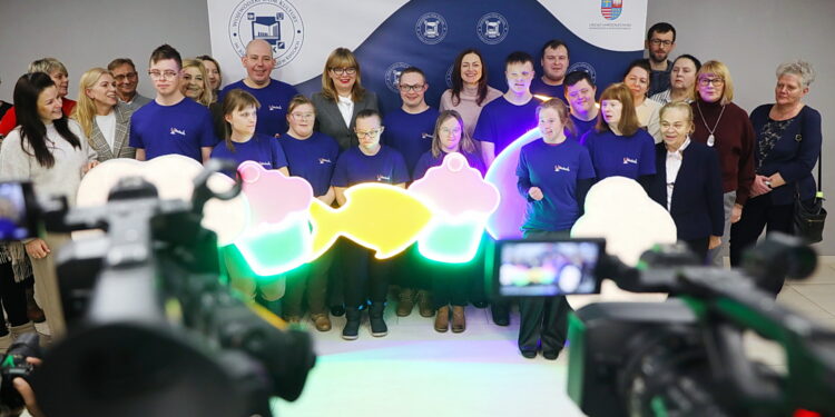 Artyści z zespołu „Uśmiech” zapraszają do niezwykłej szkoły