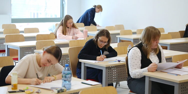 Uczniowie walczyli o zwolnienie z matury