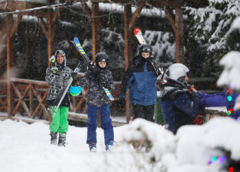 Szkółka, nocne jazdy, silent disco - stoki narciarskie gotowe do ferii - Radio Kielce 11.01.2025. Krajno. Stok narciarski / Fot. Wiktor Taszłow - Radio Kielce