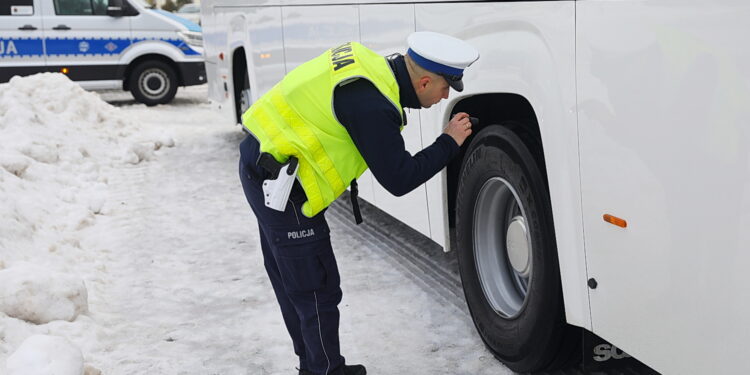 Świętokrzyskie służby rozpoczęły kontrole autokarów