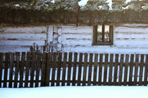20.01.2026. Tokarnia. Muzeum Wsi Kieleckiej zimą / Fot. Wiktor Taszłow - Radio Kielce