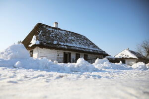20.01.2026. Tokarnia. Muzeum Wsi Kieleckiej zimą / Fot. Wiktor Taszłow - Radio Kielce
