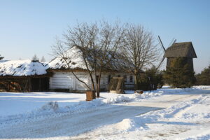 20.01.2026. Tokarnia. Muzeum Wsi Kieleckiej zimą / Fot. Wiktor Taszłow - Radio Kielce