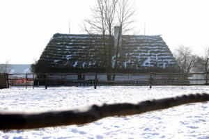 20.01.2026. Tokarnia. Muzeum Wsi Kieleckiej zimą / Fot. Wiktor Taszłow - Radio Kielce