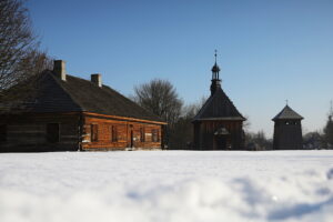 20.01.2026. Tokarnia. Muzeum Wsi Kieleckiej zimą / Fot. Wiktor Taszłow - Radio Kielce