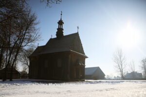 20.01.2026. Tokarnia. Muzeum Wsi Kieleckiej zimą / Fot. Wiktor Taszłow - Radio Kielce