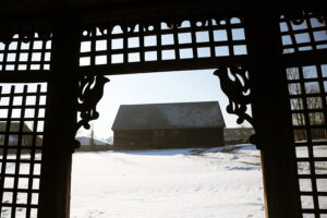 20.01.2026. Tokarnia. Muzeum Wsi Kieleckiej zimą / Fot. Wiktor Taszłow - Radio Kielce