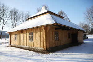 24.01.2026. Tokarnia. Wyremontowany „Kałamarzyk” w skansenie Muzeum Wsi Kieleckiej / Fot. Wiktor Taszłow - Radio Kielce