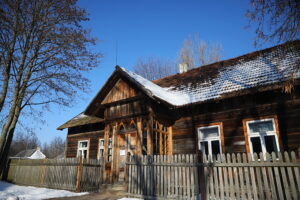 20.01.2026. Tokarnia. Muzeum Wsi Kieleckiej zimą / Fot. Wiktor Taszłow - Radio Kielce