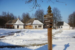 20.01.2026. Tokarnia. Muzeum Wsi Kieleckiej zimą / Fot. Wiktor Taszłow - Radio Kielce