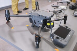 21.01.2026. Kielce. Przekazanie dronów dla jednostek ratowniczo-gaśniczych Państwowej Straży Pożarnej z terenu województwa świętokrzyskiego / Fot. Wiktor Taszłow - Radio Kielce