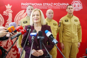 21.01.2026. Kielce. Przekazanie dronów dla jednostek ratowniczo-gaśniczych Państwowej Straży Pożarnej z terenu województwa świętokrzyskiego / Fot. Wiktor Taszłow - Radio Kielce