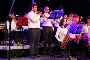 Muzyczna magia świąt popłynęła ze sceny - Radio Kielce