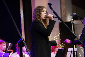 Muzyczna magia świąt popłynęła ze sceny - Radio Kielce