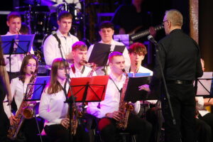 Muzyczna magia świąt popłynęła ze sceny - Radio Kielce