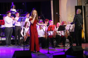 Muzyczna magia świąt popłynęła ze sceny - Radio Kielce