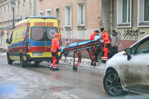 Złamania i stłuczenia plagą niedzielnego przedpołudnia - Radio Kielce