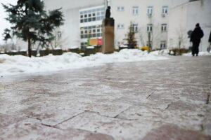 Złamania i stłuczenia plagą niedzielnego przedpołudnia - Radio Kielce