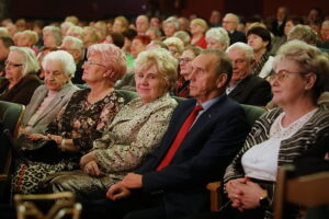 Seniorzy to skarbnica wiedzy i miłości, z której powinniśmy czerpać