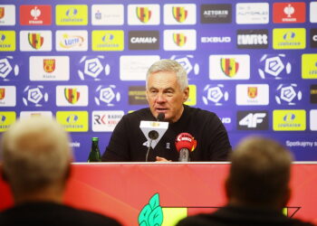 30.01.2026. Kielce. Konferencja prasowa przed meczem Korony Kielce z Legią Warszawa. Na zdjęciu: Jacek Zieliński, trener Korony Kielce/ Fot. Wiktor Taszłow - Radio Kielce