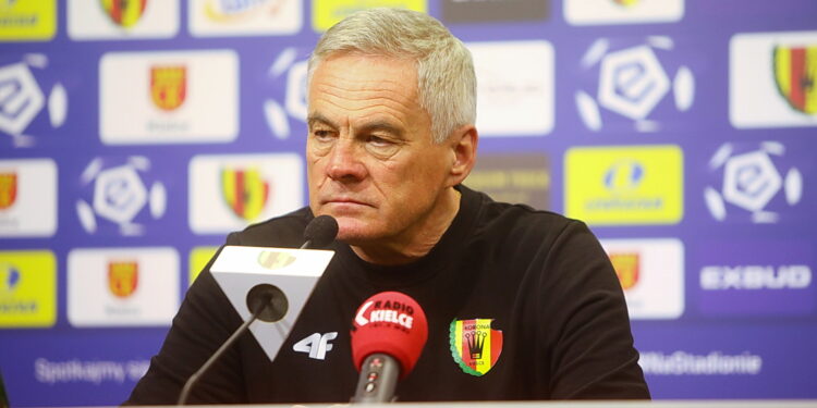 30.01.2026. Kielce. Konferencja prasowa przed meczem Korony Kielce z Legią Warszawa. Na zdjęciu: Jacek Zieliński, trener Korony Kielce/ Fot. Wiktor Taszłow - Radio Kielce
