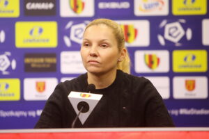 30.01.2026. Kielce. Konferencja prasowa przed meczem Korony Kielce z Legią Warszawa. Na zdjęciu: Paula Duda, rzecznik prasowy Korony Kielce/ Fot. Wiktor Taszłow - Radio Kielce