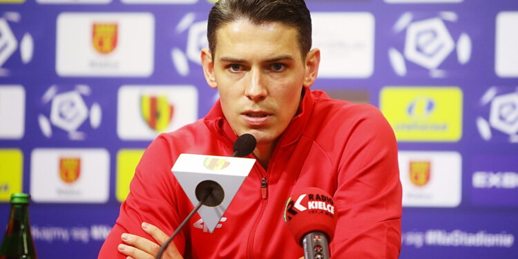 30.01.2026. Kielce. Konferencja prasowa przed meczem Korony Kielce z Legią Warszawa. Na zdjęciu: Mariusz Stępiński, piłkarz Korony Kielce / Fot. Wiktor Taszłow - Radio Kielce