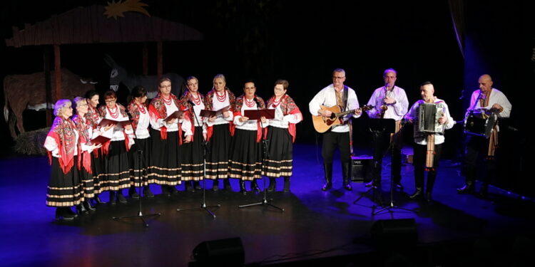 31.01.2026. Kielce. Wojewódzki Dom Kultury w Kielcach. Koncert „Kolędowanie z Biskupem - Razem za Gwiazdą” / Fot. Wiktor Taszłow - Radio Kielce