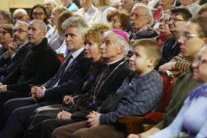 31.01.2026. Kielce. Wojewódzki Dom Kultury w Kielcach. Koncert „Kolędowanie z Biskupem - Razem za Gwiazdą” / Fot. Wiktor Taszłow - Radio Kielce