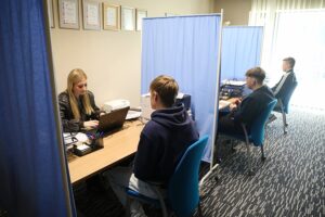 Komisje czekają na poborowych. Pierwsi zostali już przebadani