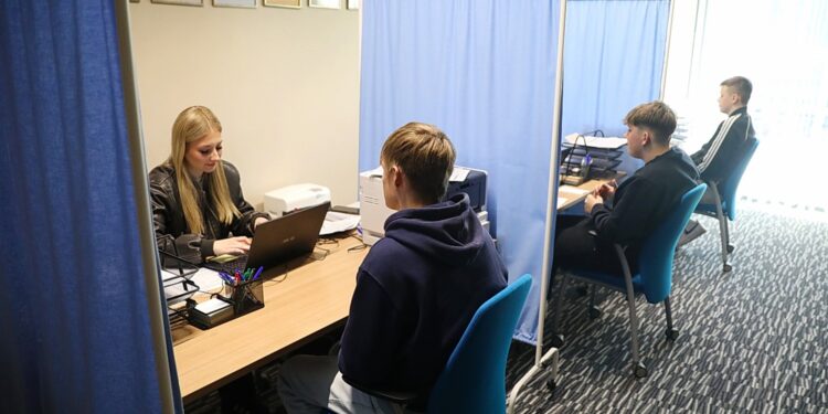 Komisje czekają na poborowych. Pierwsi zostali już przebadani