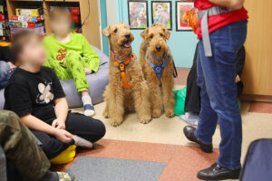 Nietypowi goście odwiedzili małych pacjentów - Radio Kielce Nietypowi goście odwiedzili małych pacjentów