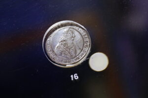 Cenne monety na muzealnej wystawie - Radio Kielce