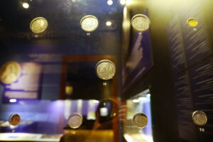 Cenne monety na muzealnej wystawie - Radio Kielce