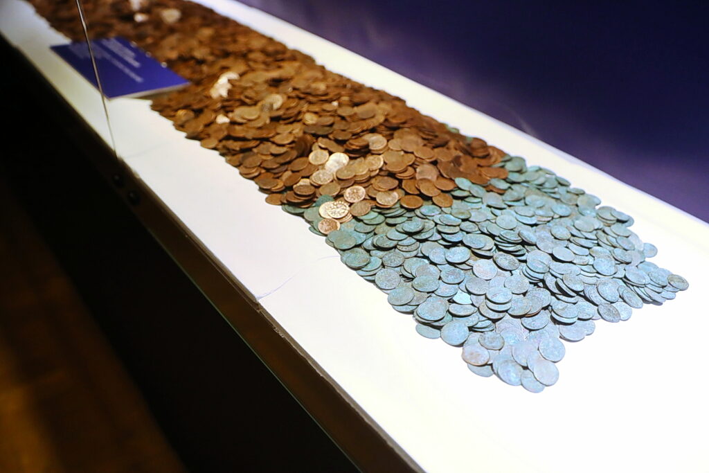 Cenne monety na muzealnej wystawie