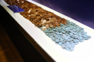 Cenne monety na muzealnej wystawie - Radio Kielce